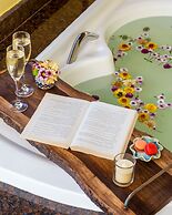 Cliffside Luxury Inn