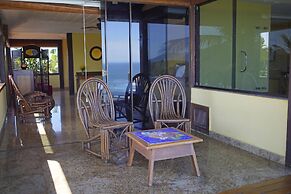 Cliffside Luxury Inn