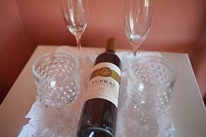 Cliffside Luxury Inn