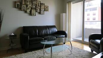 Living Suites Toronto Convention Centre