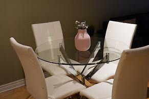 Living Suites Toronto Convention Centre