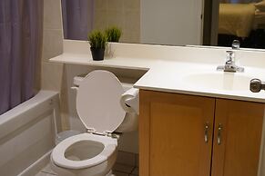 Living Suites Toronto Convention Centre