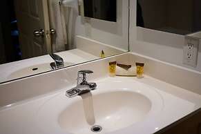 Living Suites Toronto Convention Centre