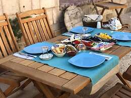 Sinasos Palace Cave Hotel