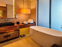 HUALUXE Hotels & Resorts Yangjiang City Center