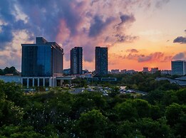 HUALUXE Hotels & Resorts Yangjiang City Center