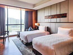 HUALUXE Hotels & Resorts Yangjiang City Center