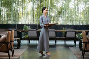 HUALUXE Hotels & Resorts Yangjiang City Center