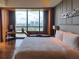 HUALUXE Hotels & Resorts Yangjiang City Center