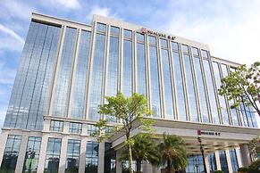HUALUXE Hotels & Resorts Yangjiang City Center