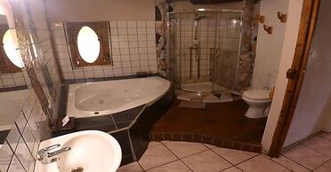 Antbear Drakensberg Lodge