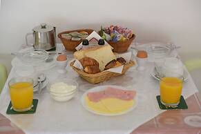 Trianta Hotel Apartments