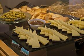 Hotel Oasis Salinas Sea