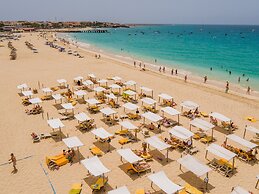 Hotel Oasis Salinas Sea