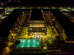 Hotel Oasis Salinas Sea