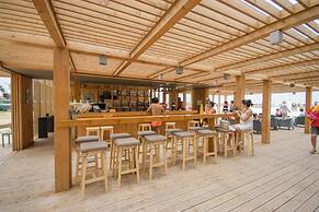 Hotel Oasis Salinas Sea