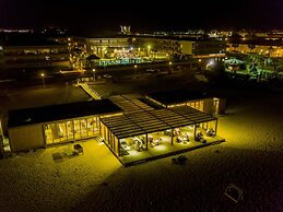 Hotel Oasis Salinas Sea