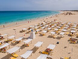 Hotel Oasis Salinas Sea