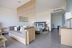 Hotel Oasis Salinas Sea