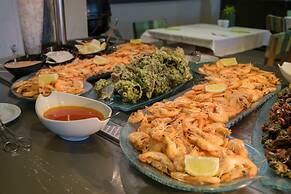 Hotel Oasis Salinas Sea