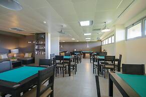 Hotel Oasis Salinas Sea