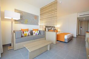 Hotel Oasis Salinas Sea