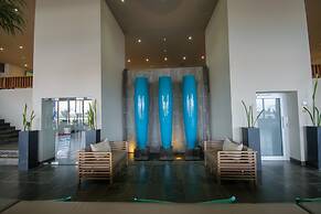 Hotel Oasis Salinas Sea