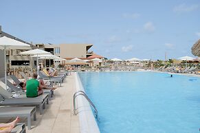 Hotel Oasis Salinas Sea