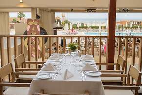 Hotel Oasis Salinas Sea