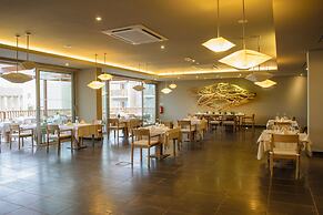 Hotel Oasis Salinas Sea