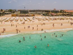 Hotel Oasis Salinas Sea