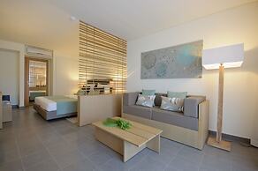 Hotel Oasis Salinas Sea