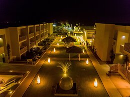 Hotel Oasis Salinas Sea