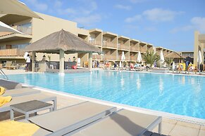 Hotel Oasis Salinas Sea
