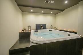 Hotel Oasis Salinas Sea