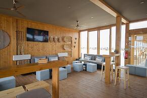 Hotel Oasis Salinas Sea