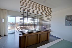 Hotel Oasis Salinas Sea