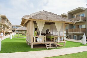 Hotel Oasis Salinas Sea