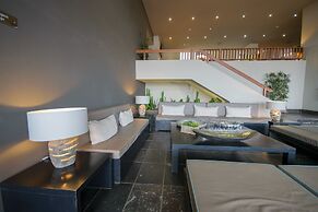 Hotel Oasis Salinas Sea