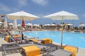 Hotel Oasis Salinas Sea