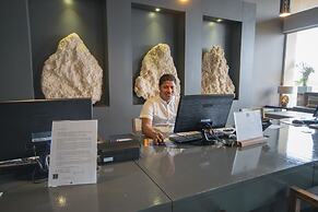 Hotel Oasis Salinas Sea