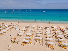 Hotel Oasis Salinas Sea