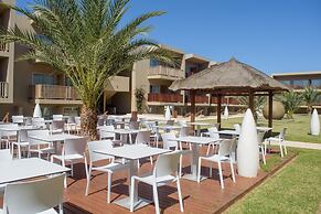 Hotel Oasis Salinas Sea