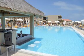 Hotel Oasis Salinas Sea