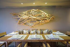 Hotel Oasis Salinas Sea