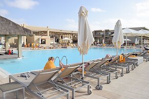 Hotel Oasis Salinas Sea