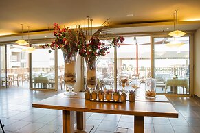 Hotel Oasis Salinas Sea