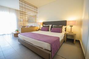 Hotel Oasis Salinas Sea