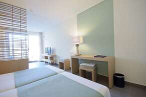 Hotel Oasis Salinas Sea