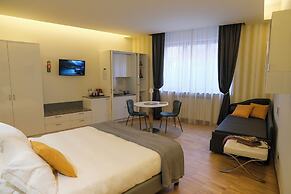 Monza City Rooms & Studios